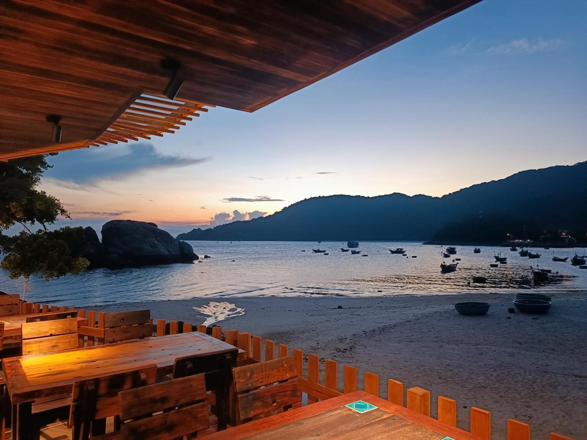 The Coral Homestay & Pub Tân Hiệ エクステリア 写真